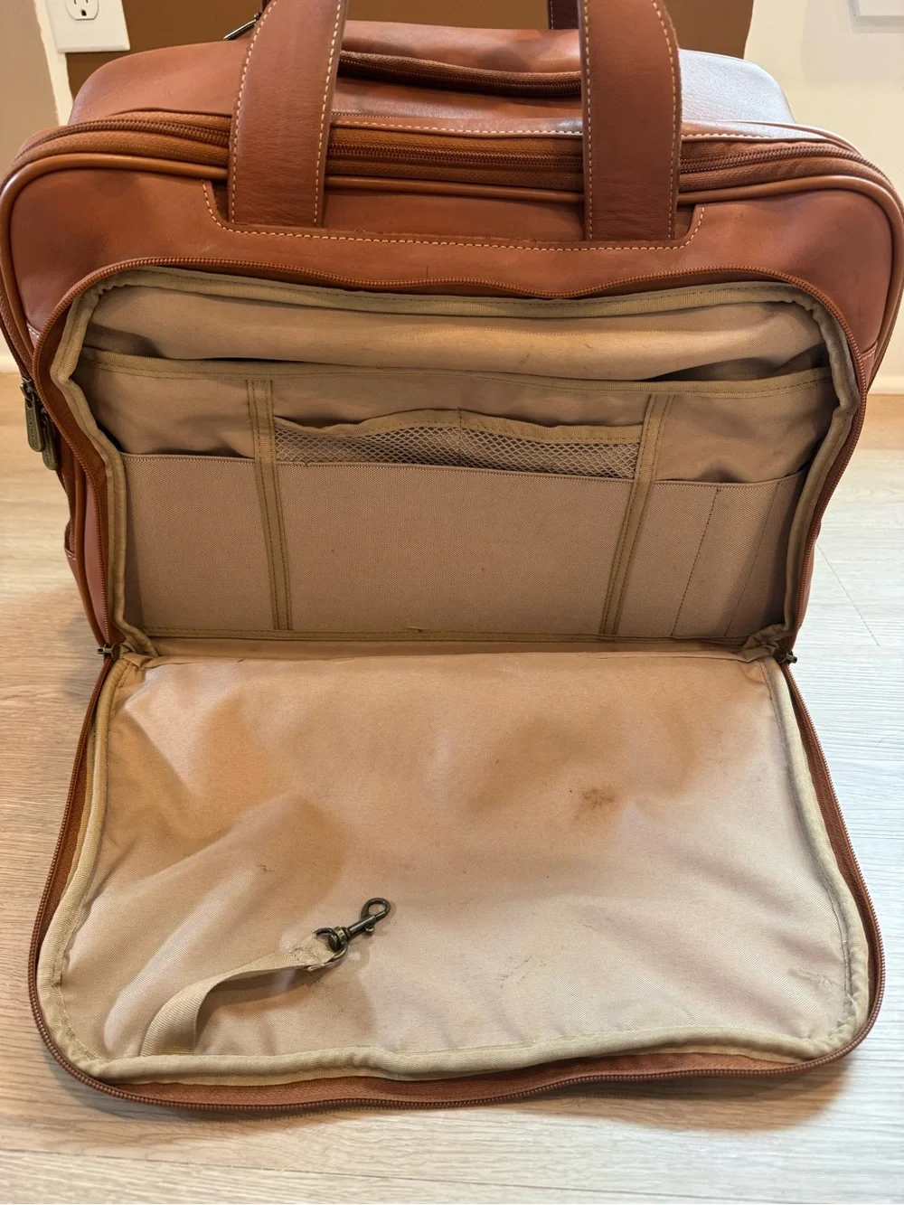 Hartmann Luggage Expandable Belting Leather Rolling Briefcase Carry On Dr. bag